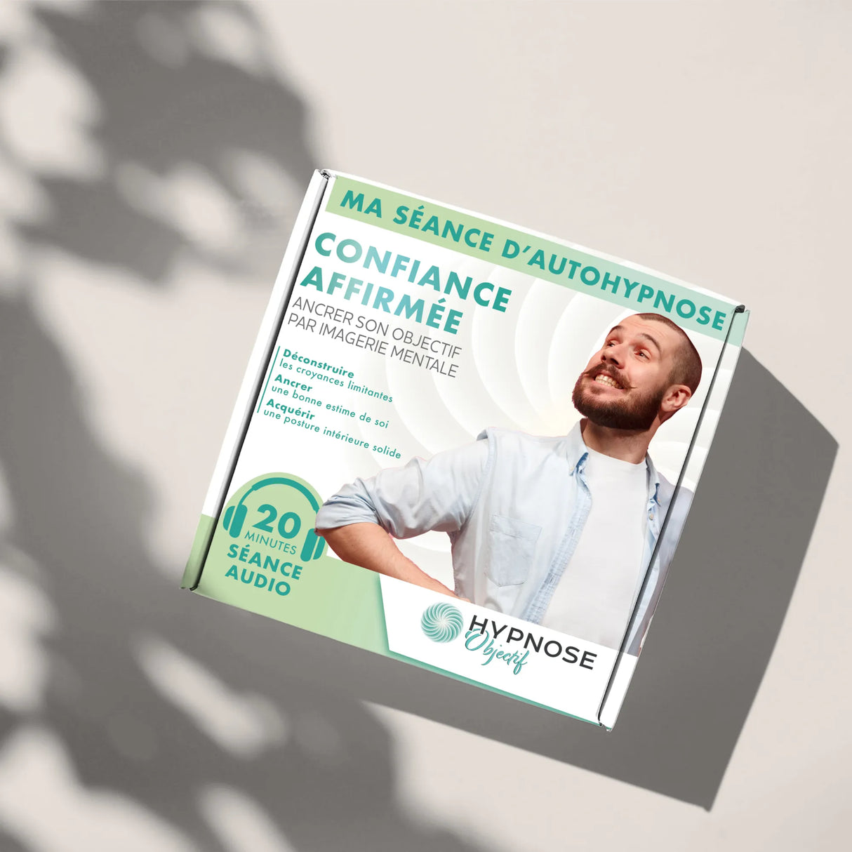 Box Confiance Affirmée posée en situation lifestyle sur une table – séance d’auto-hypnose –